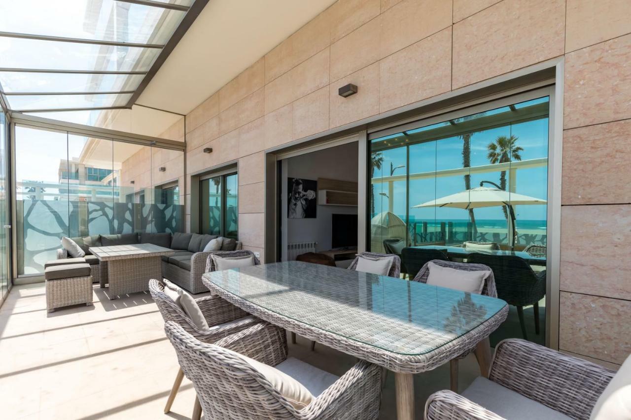 Luxury Beach Front Apartment With Pool Valencia Buitenkant foto