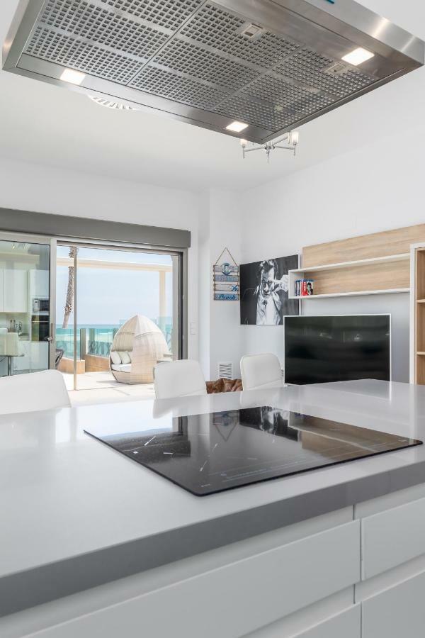 Luxury Beach Front Apartment With Pool Valencia Buitenkant foto